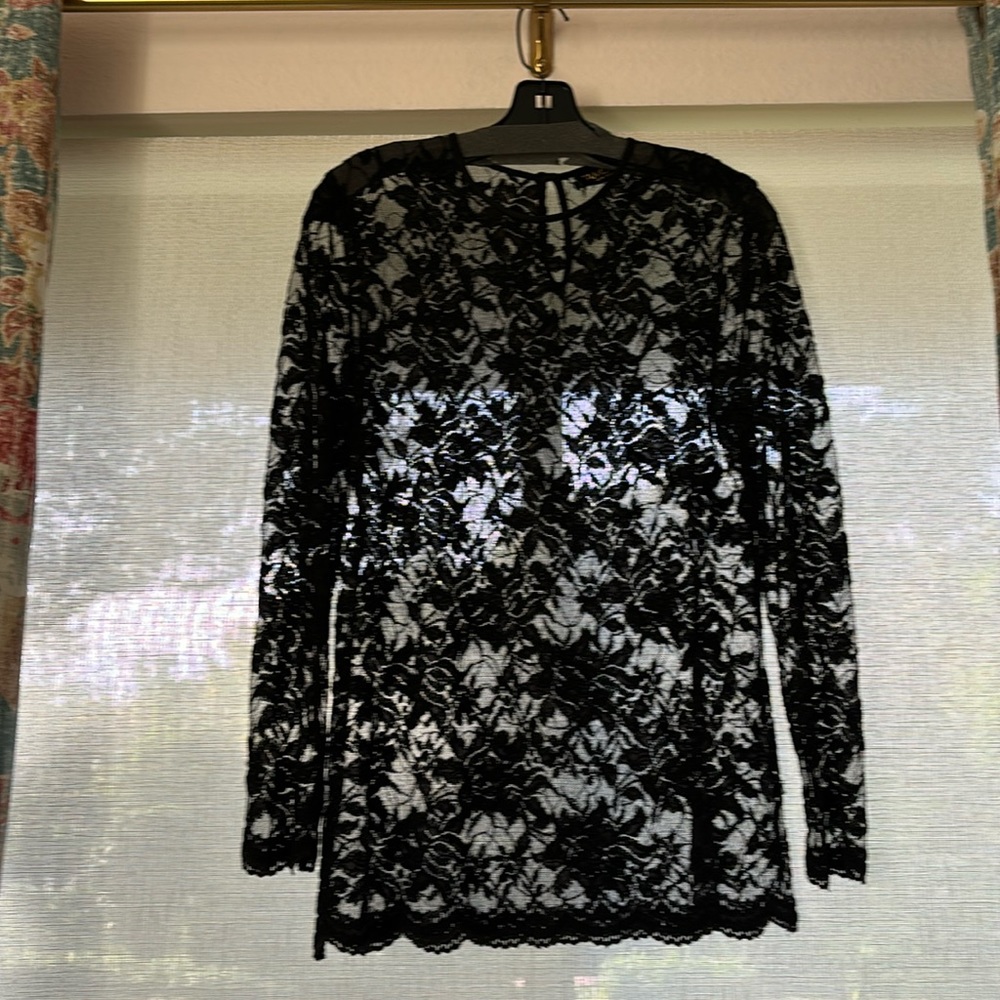 Elegant Tamotsu top of netted lace. Pay full price as high quality.